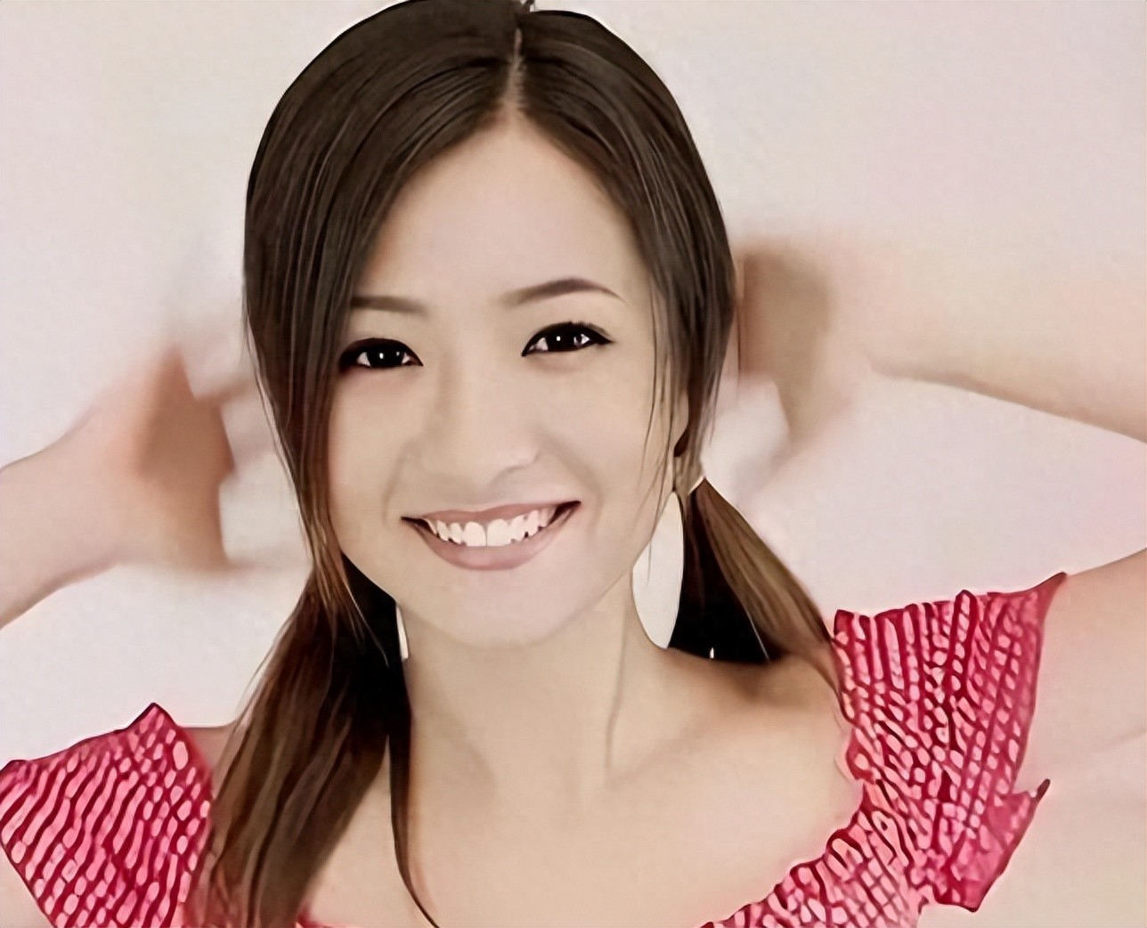 27岁嫁入豪门,35岁凄惨跳楼,8年的豪门婚姻她究竟得到了什么?