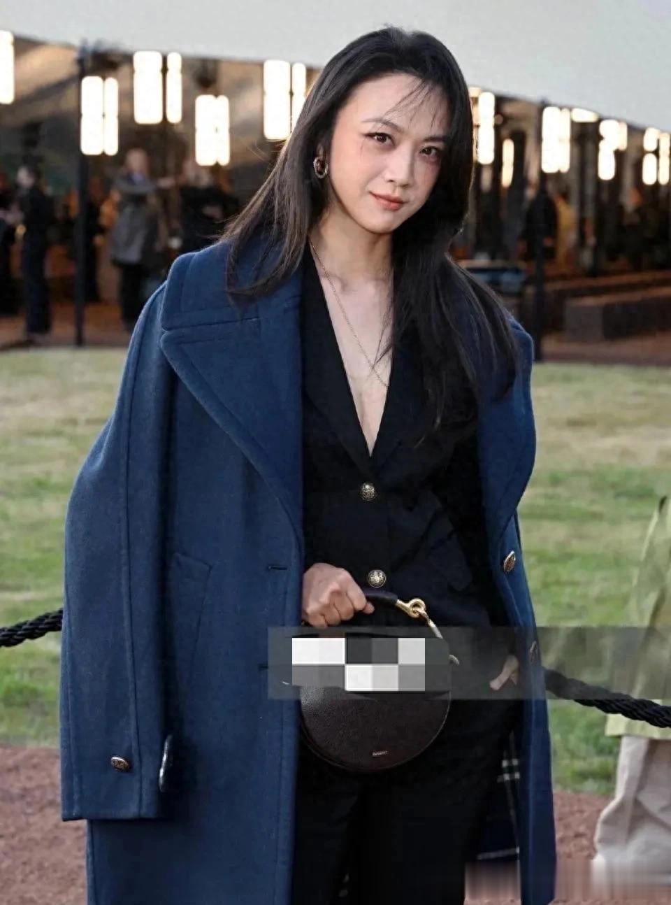 汤唯不愧是“气质女神”,入秋3套穿搭把西装、衬衫穿出高级感!