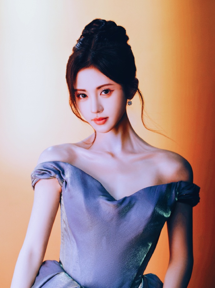 鞠婧祎，多彩梦幻美图