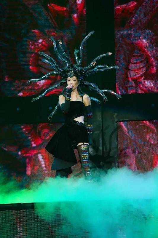 立场模糊、央视除名，这一次，谁也救不了“崇洋媚外”的蔡依林！