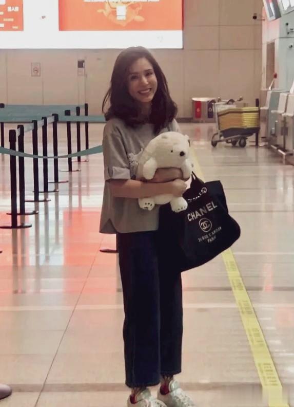 姑姑胖了更惊艳！李若彤亲身证明：年纪大了，有肉才是高级美