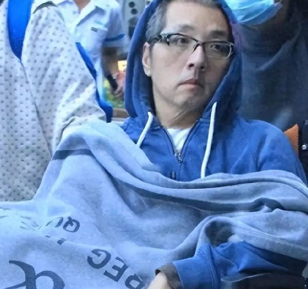 乐坛顶流，已成植物人