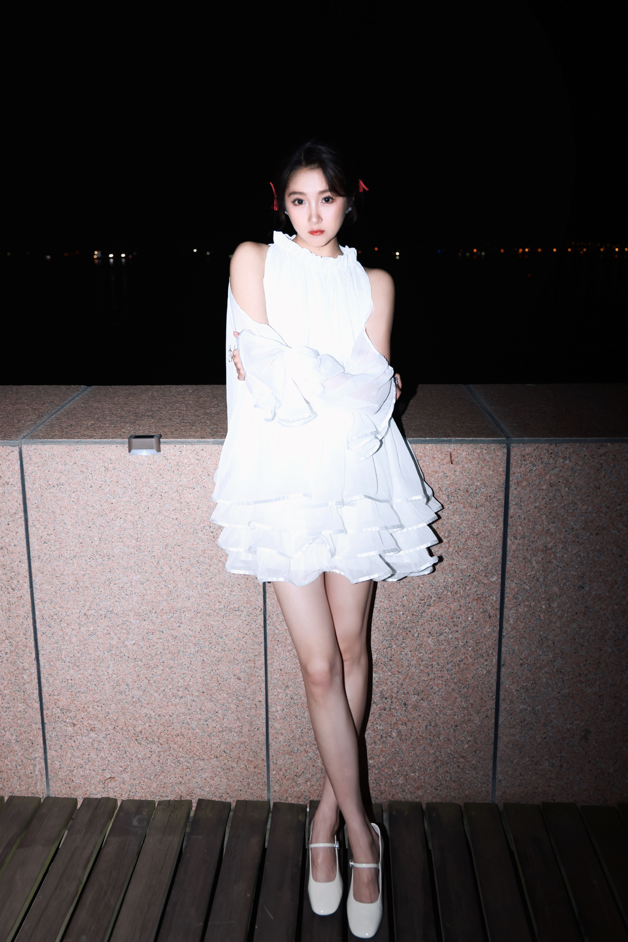 关晓彤白,如黑夜中的一束光,美腿玉足好迷人