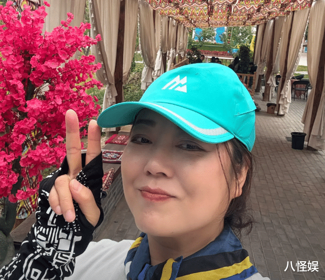 王茜华夫妇新疆度假，沈航打扮的越来越邋遢，夫妻俩看着差20岁