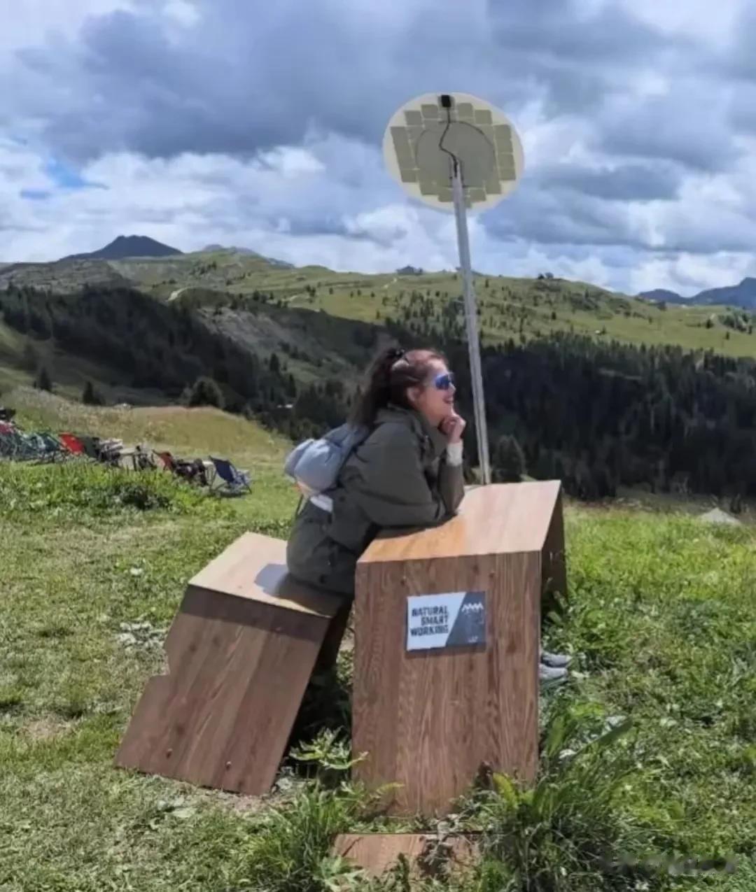 31岁章泽天背双肩包登山,状态嫩到掐出水,比20岁姑娘还能折腾