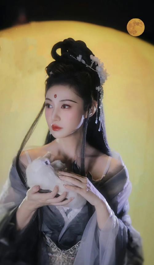 她是第一代“恶女天花板”长得美艳绝伦 如今很少拍戏在家相夫教女