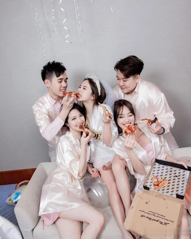 港姐冠军陈晓华现身婚前派对！晒与未来嫂嫂合照！脸贴脸极亲密