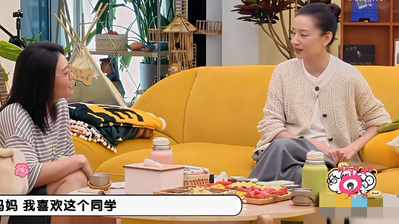 45岁董洁接受17岁儿子谈恋爱，总吃外卖，长相帅气拒绝拍戏邀请