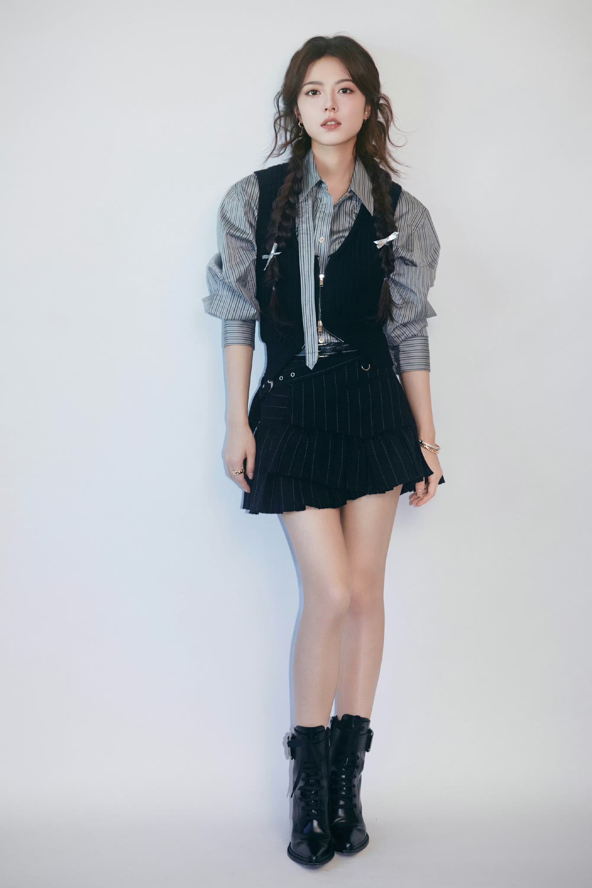 赵今麦现身追剧团,甜酷造型美出新高度,跳撒娇舞超可爱!