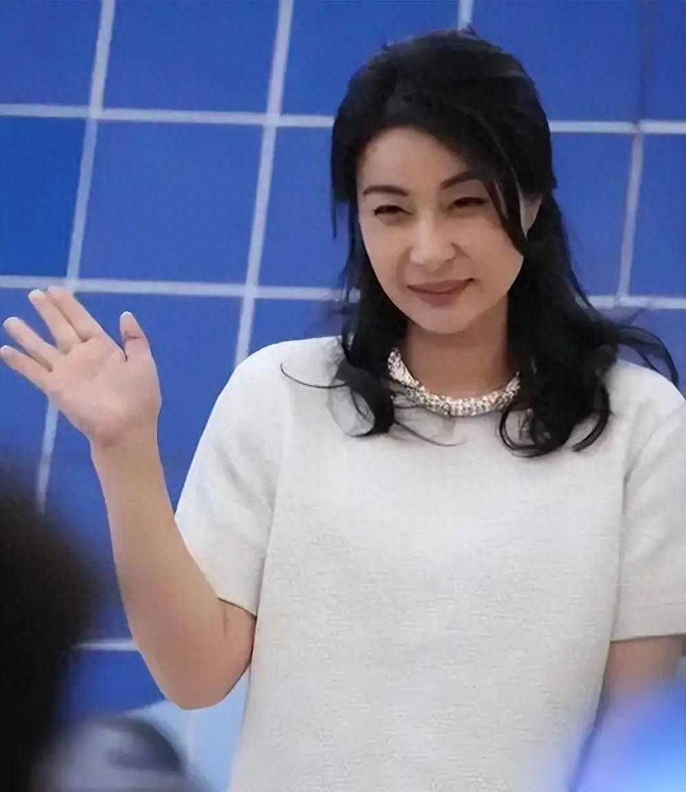 霍启仁举行婚礼,大嫂郭晶晶缺席,让人讨厌的事情发生了