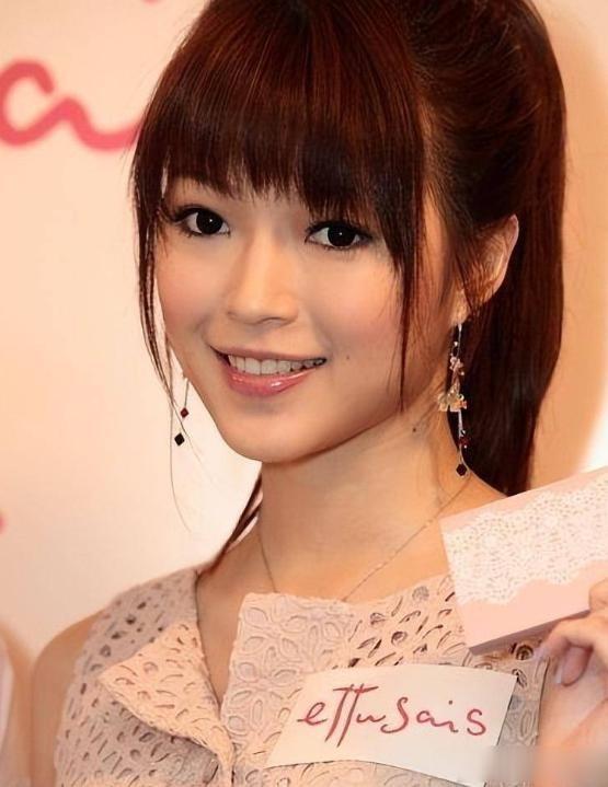 现在安静带娃，当年却被骂成“欲女”，她其实没想翻盘只是活下来