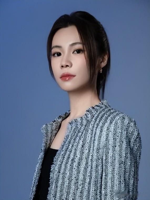 张光北女儿：当演员被父母反对，又因长相被吐槽，如今成中戏老师