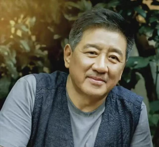 丁勇岱又摊上事了,女演员炮轰整个中国,人民日报连夜修改文案