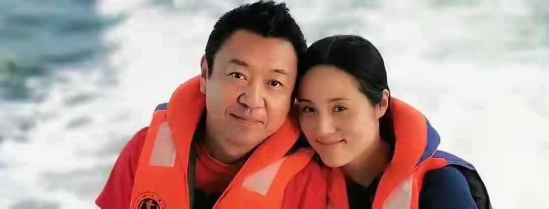 她是著名歌唱家，丈夫曾是央视主持，47岁儿女双全担任企业高管