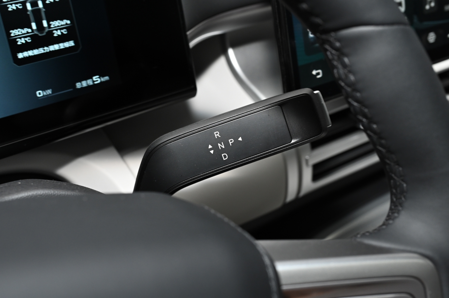 方程豹钛7霜雾灰实车曝光，外观方正硬派，有望10月下旬到店