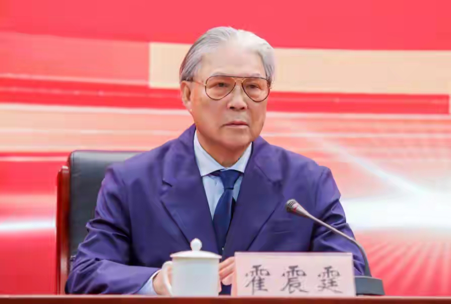 郭晶晶也没想到,79岁公公霍震霆再破天花板,让整个豪门圈沉默了