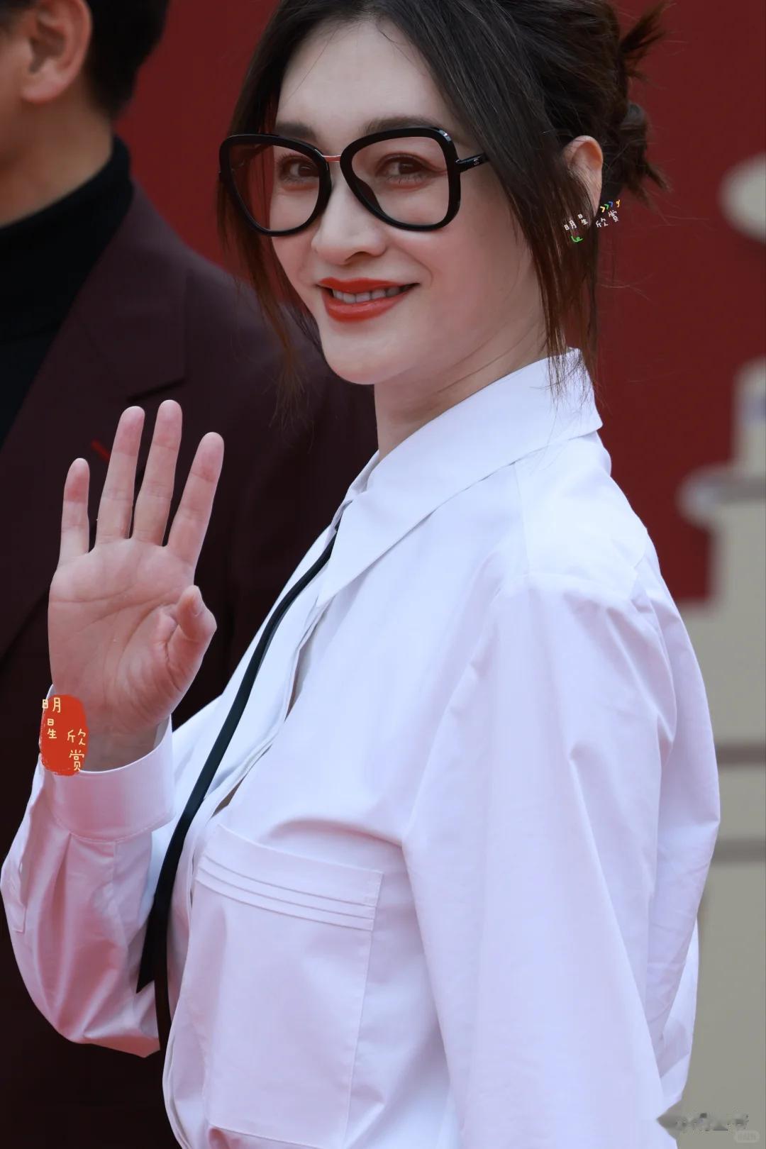 珠海红毯太真实！孙俪脸垮皱纹多，邢菲假发包好土，高圆圆真老了