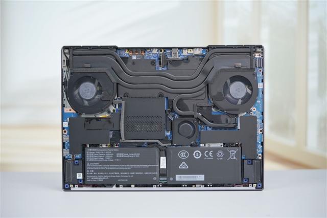 銳龍9 9955HX3D加持的最強水冷游戲本！機械革命蒼龍16 Ultra評測