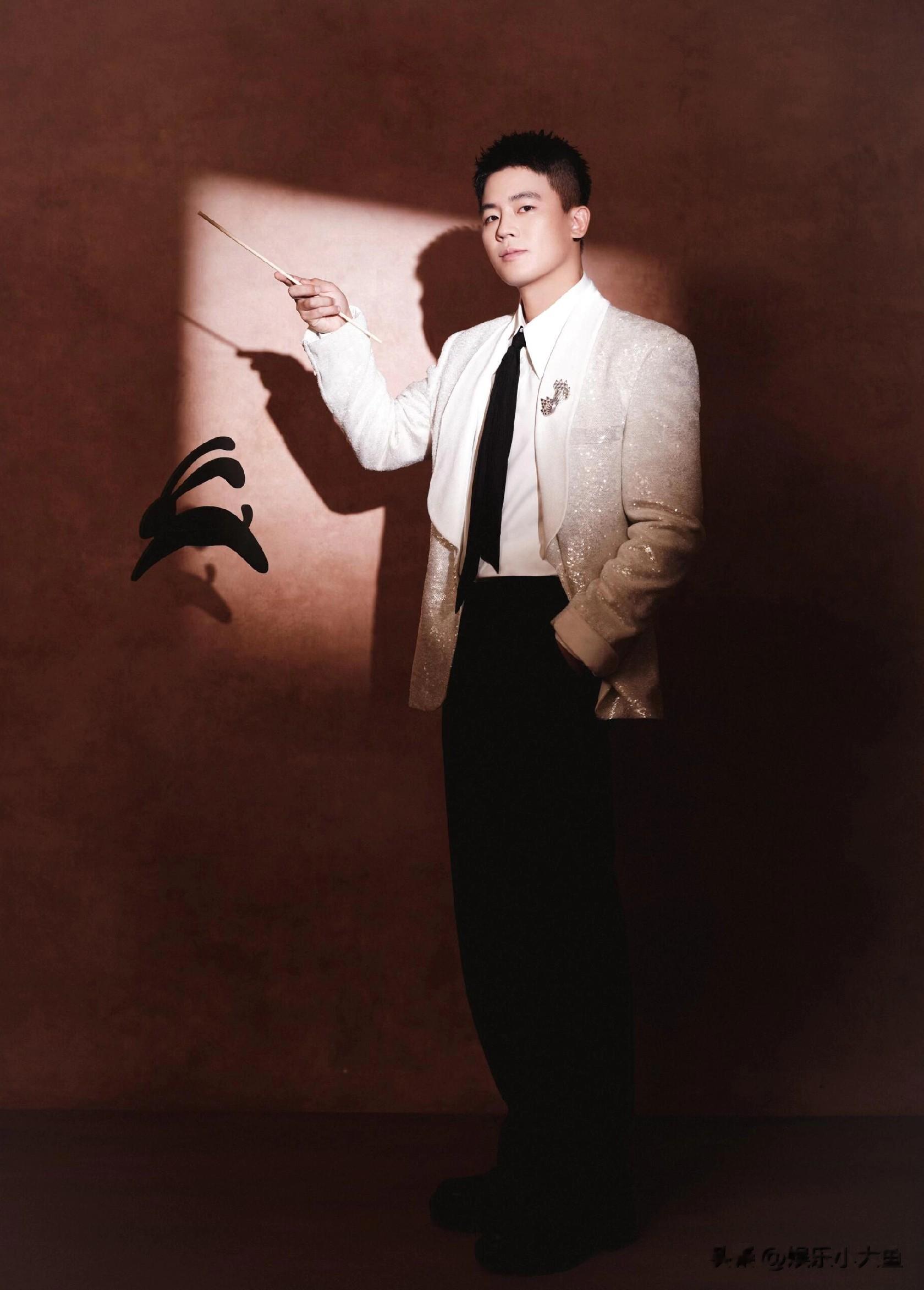 欧豪央视中秋晚会造型照,高质量男性的痞帅绅士感是这样拿捏的!