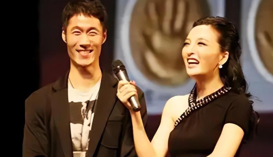 上海美女主持，和奥运冠军恋爱，3年2嫁富豪，如今是奢侈品牌宠儿