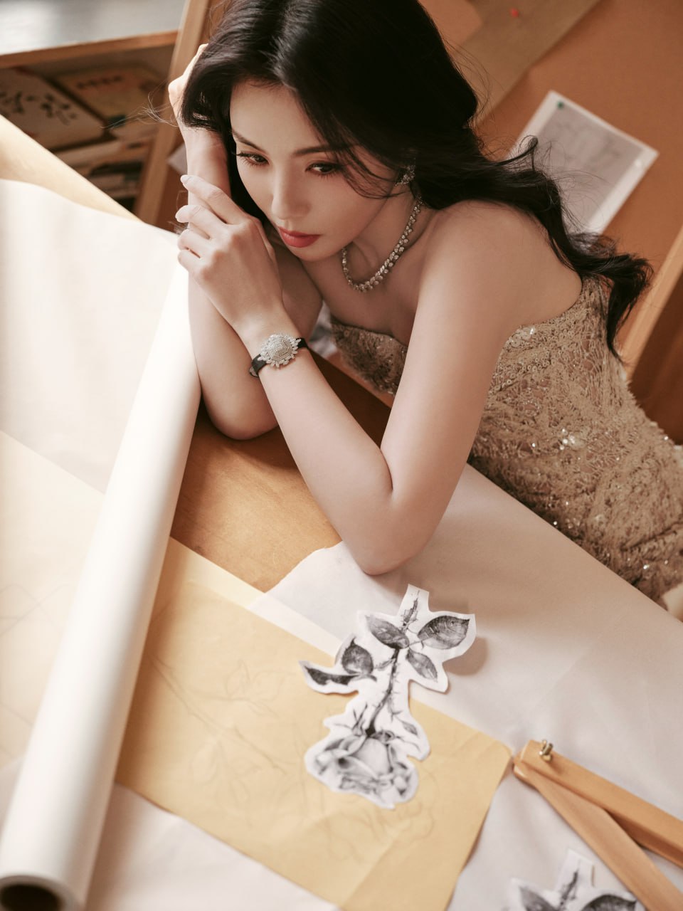 刘涛|长卷发搭配亮片刺绣长裙 温柔大气