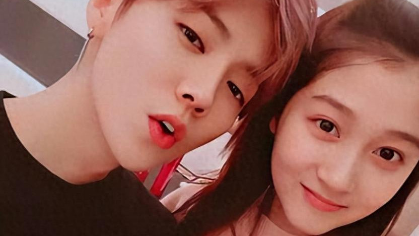 与鹿晗分手传闻无人回应，关晓彤却传来获奖喜讯