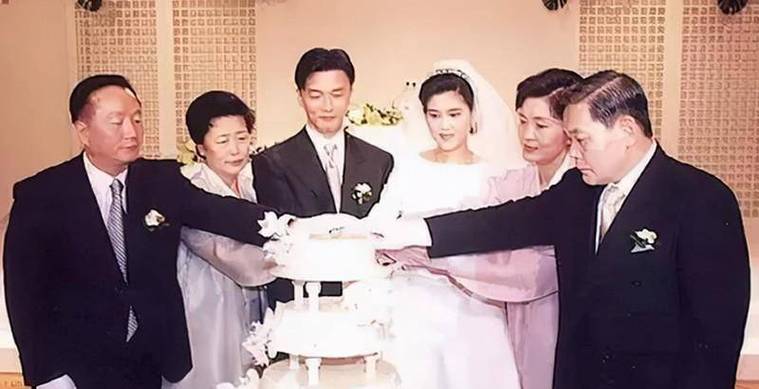 三星集团大公主近照流出，脸肿皮松走路外八字，家族遗传病爆发