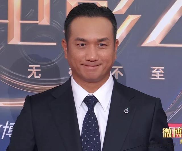 电影之夜男明星集体翻车，松垮、疲惫、黑眼圈、尽显真实状态