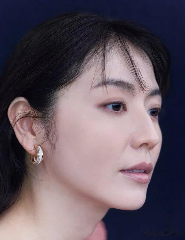 长泽雅美SPUR九月刊封面大片,穿着优雅大方,美得让人移不开眼