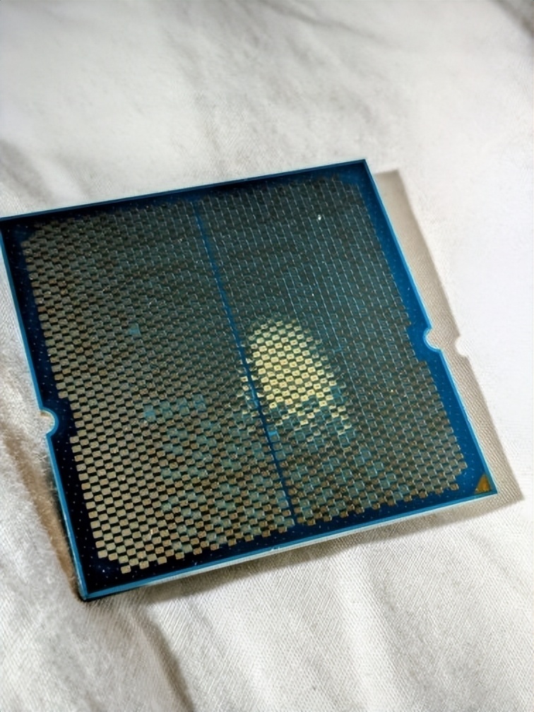 用户已崩溃!华擎主板先后烧毁两颗锐龙7 9800X3D