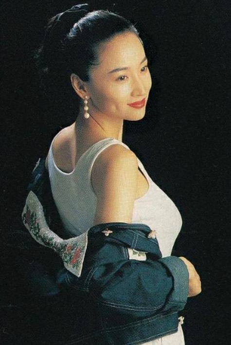 张艺谋镜头下骚动美人，被传遭正妻打到子宫脱落：美貌是原罪吗？