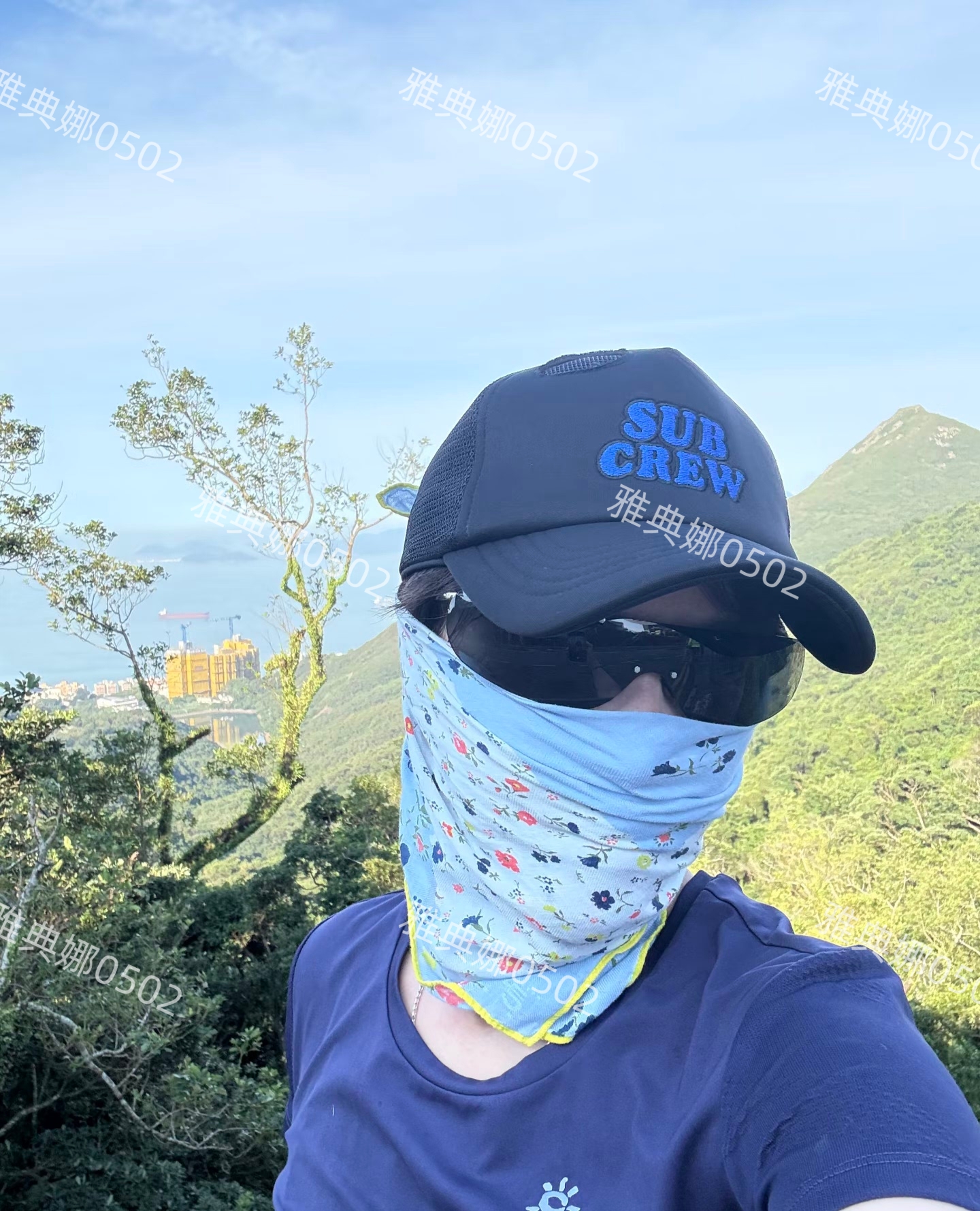 太平山顶偶遇梁朝伟， 他身边居然不是老婆刘嘉玲本人笑容十分迷人