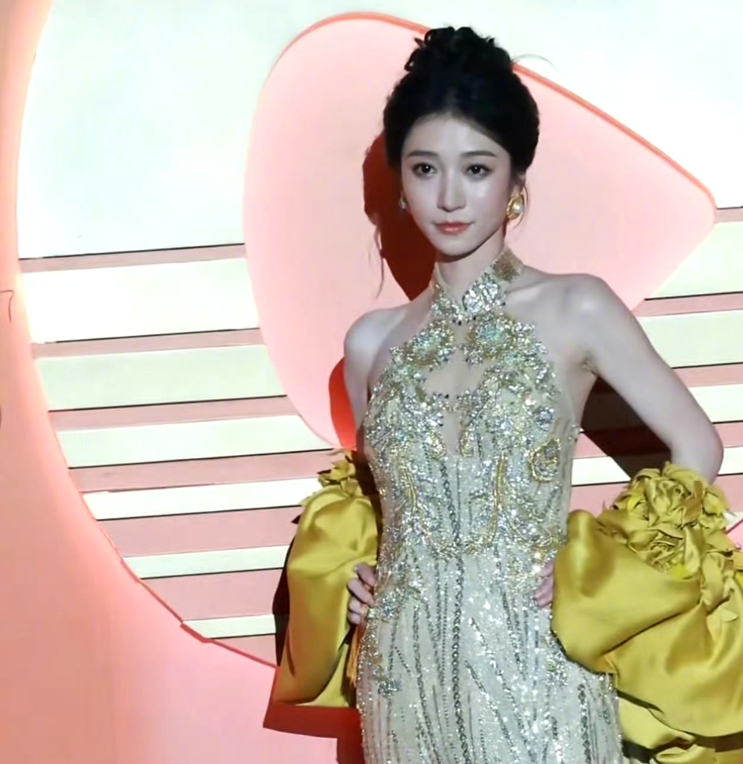 短国纯生图：岳雨婷影楼风，王凯沐双眼呆滞，何健麒全场最好看