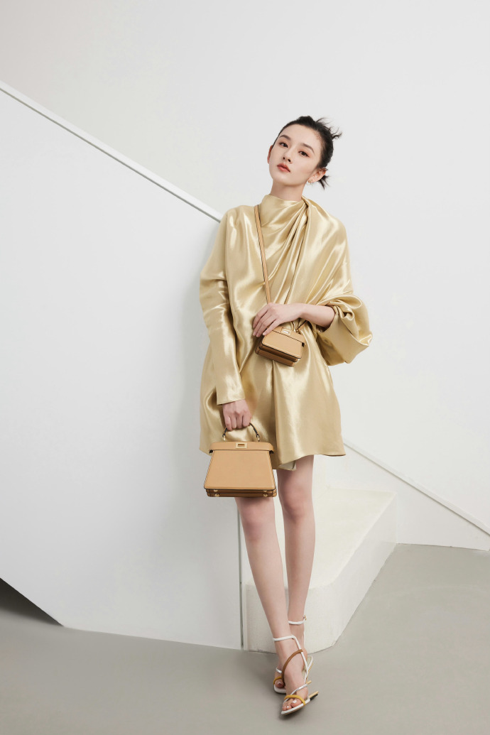 宋祖儿要颜值有颜值，要身材有身材，还是大长腿，简直绝美。