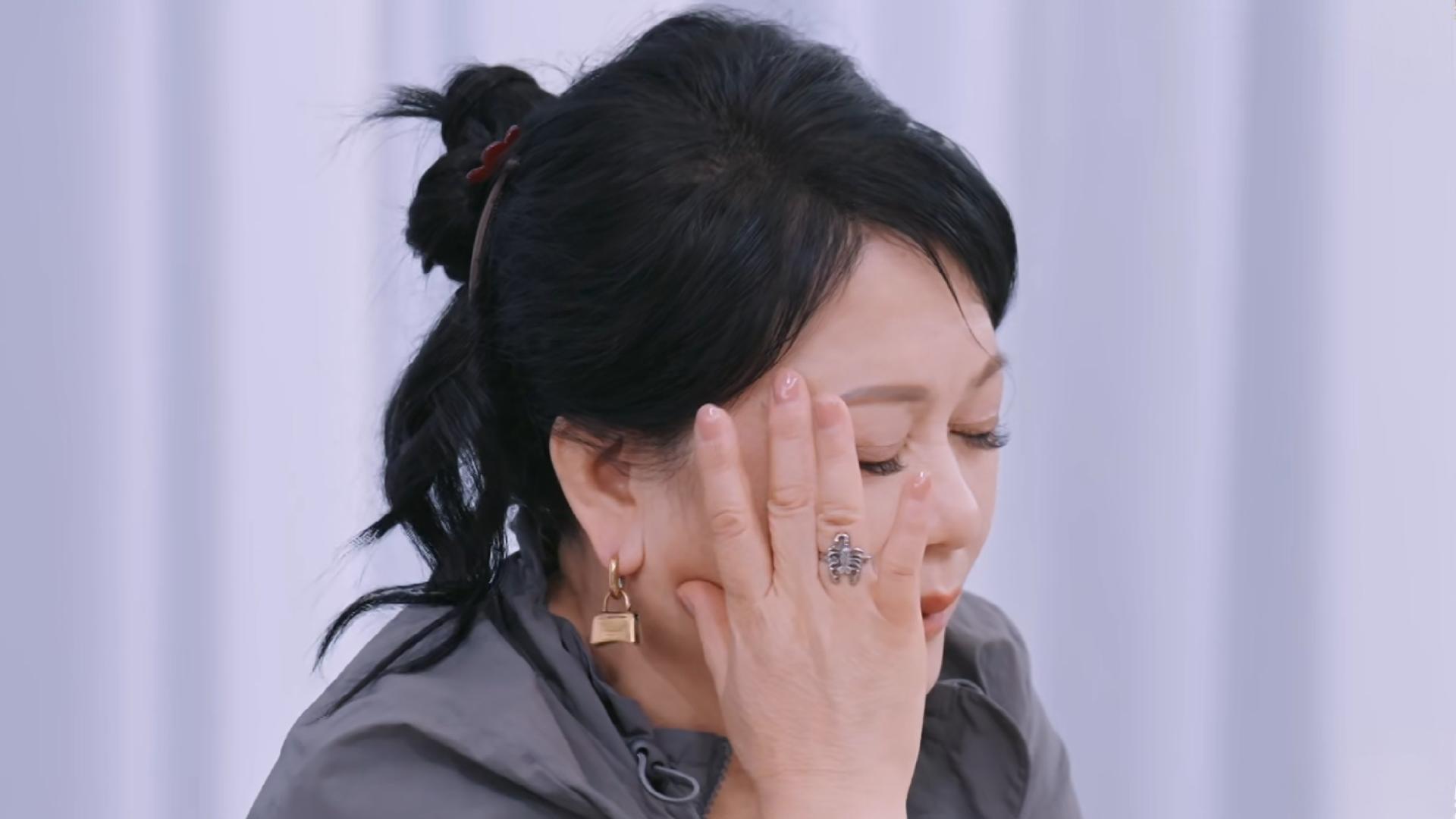 李嘉格的豪门婆婆有多狠？婚礼不许派车接亲家，剥夺薄永霞的换尿布权