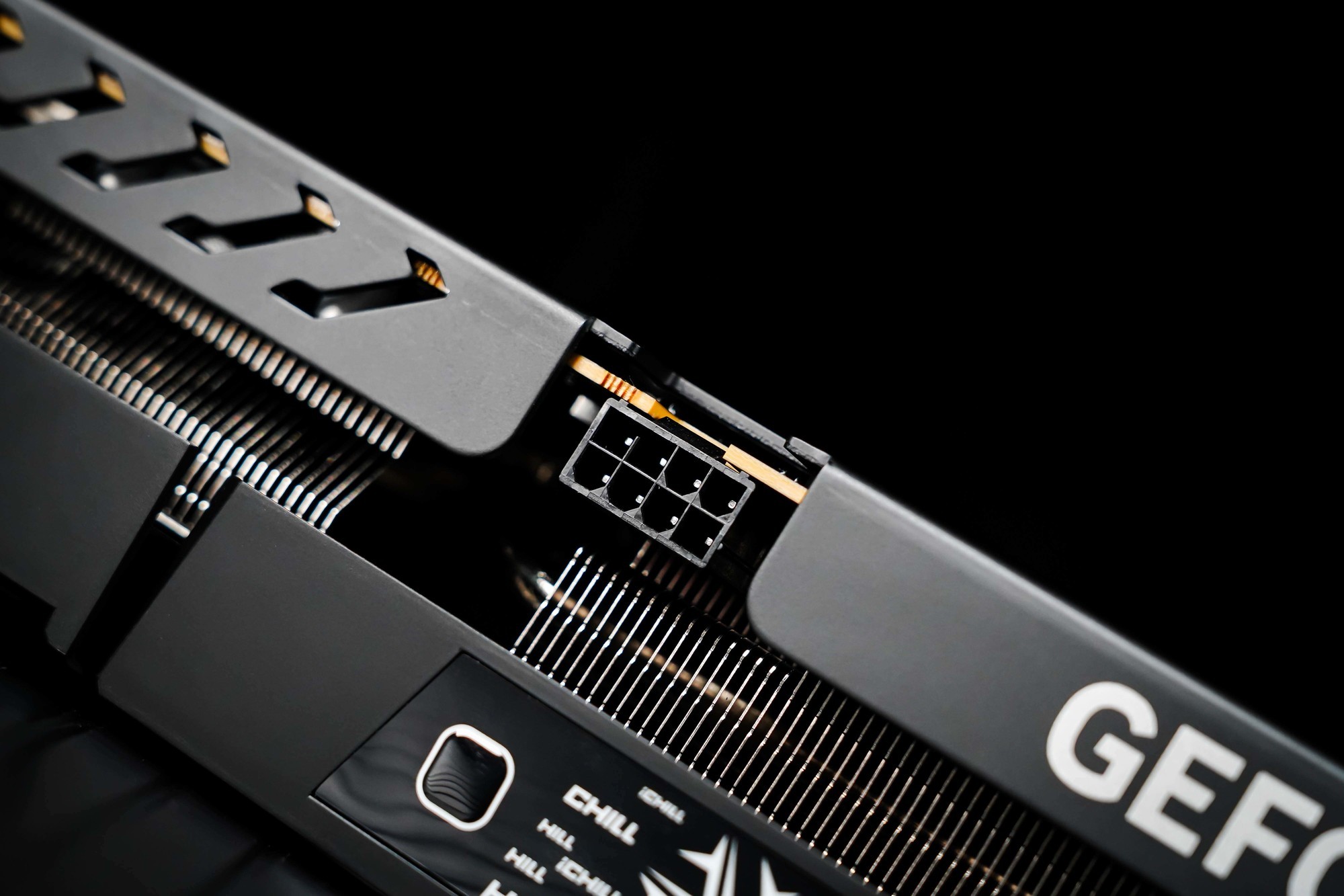 映眾 GeForce RTX 5060 超級冰龍評測 以簡馭繁 新冰龍美學