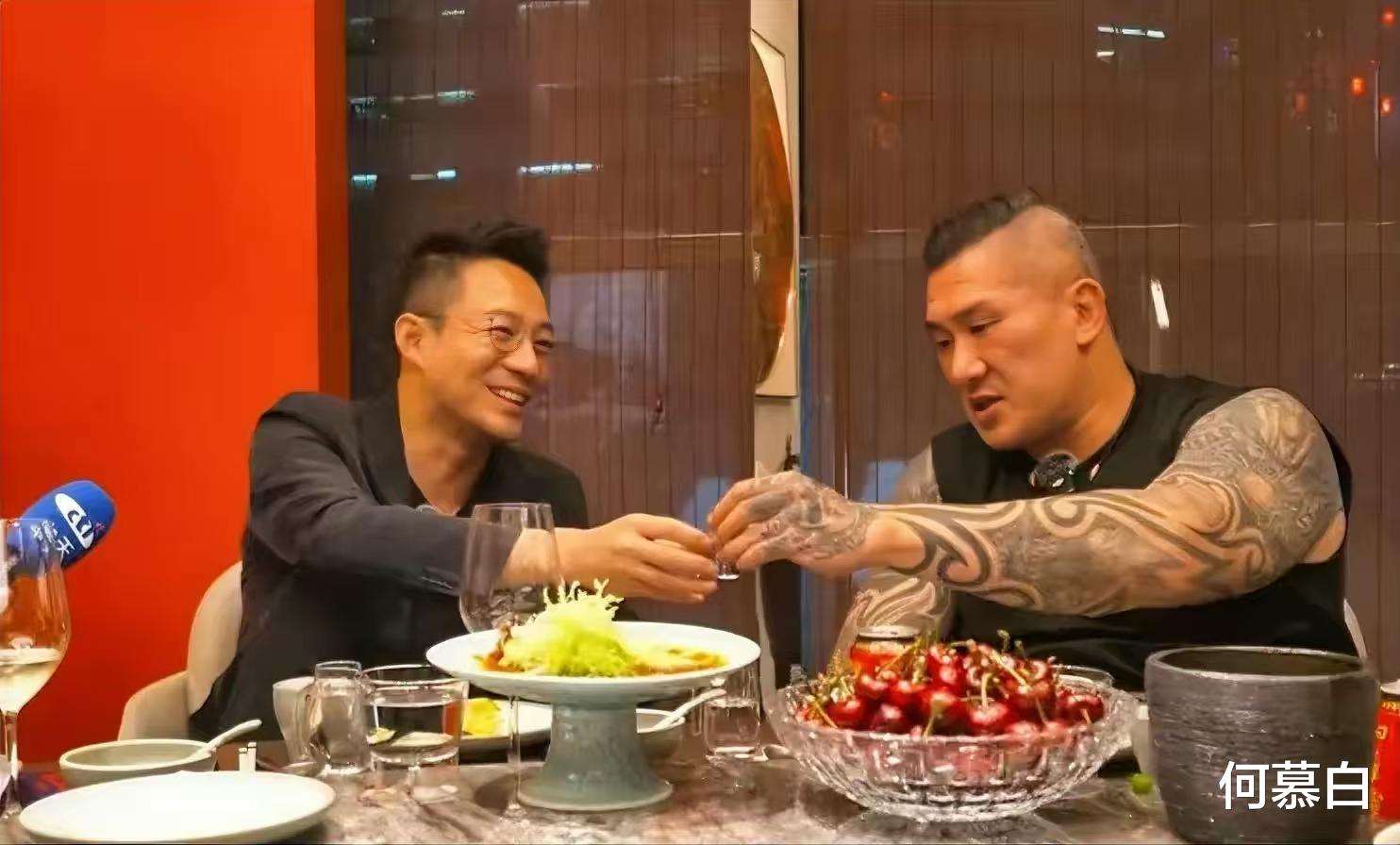 汪小菲一场直播成功翻盘!宴请 “馆长” 圈粉无数,麻六记火了