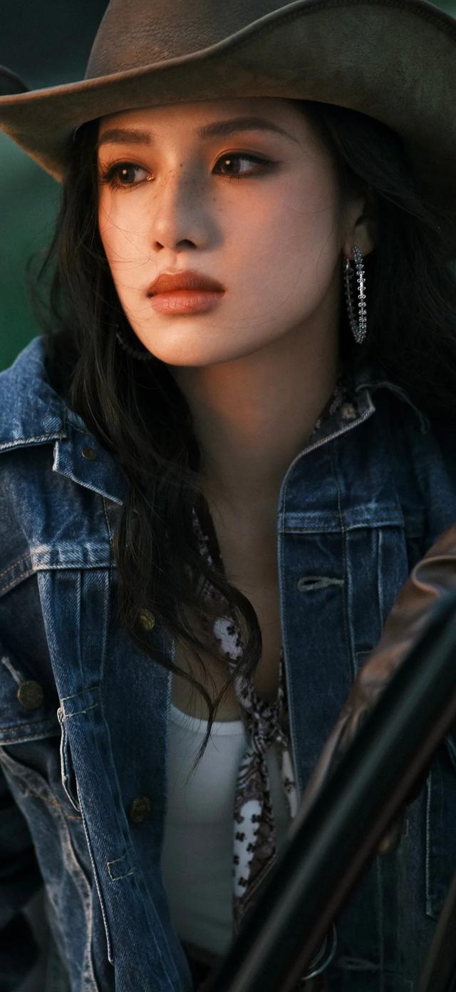 张婧仪西部牛仔造型美的嘞，张婧仪高清壁纸
