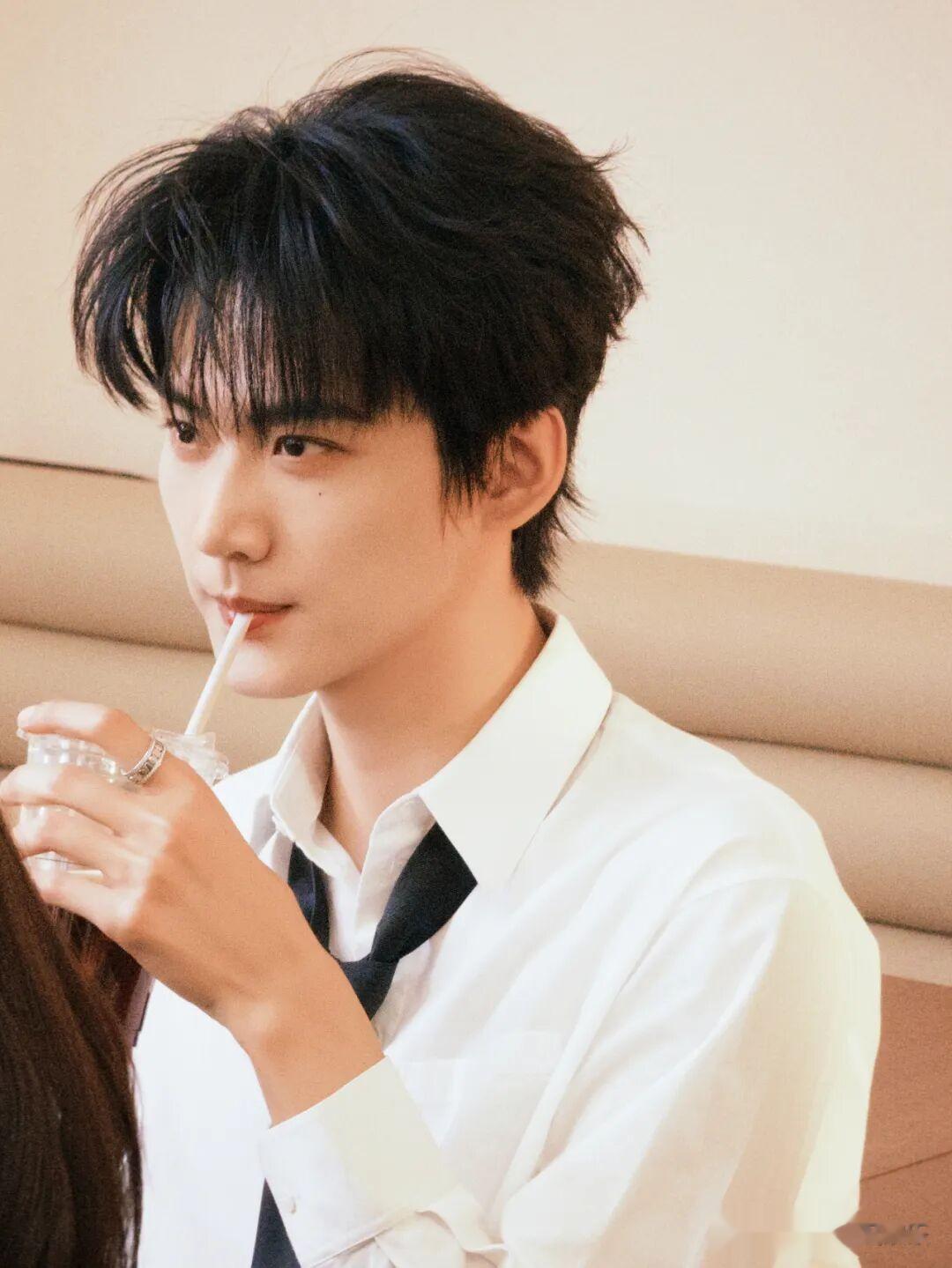 杨紫李现三搭?张凌赫高珠商务？周柯宇陈妍希合作综艺？周洁琼