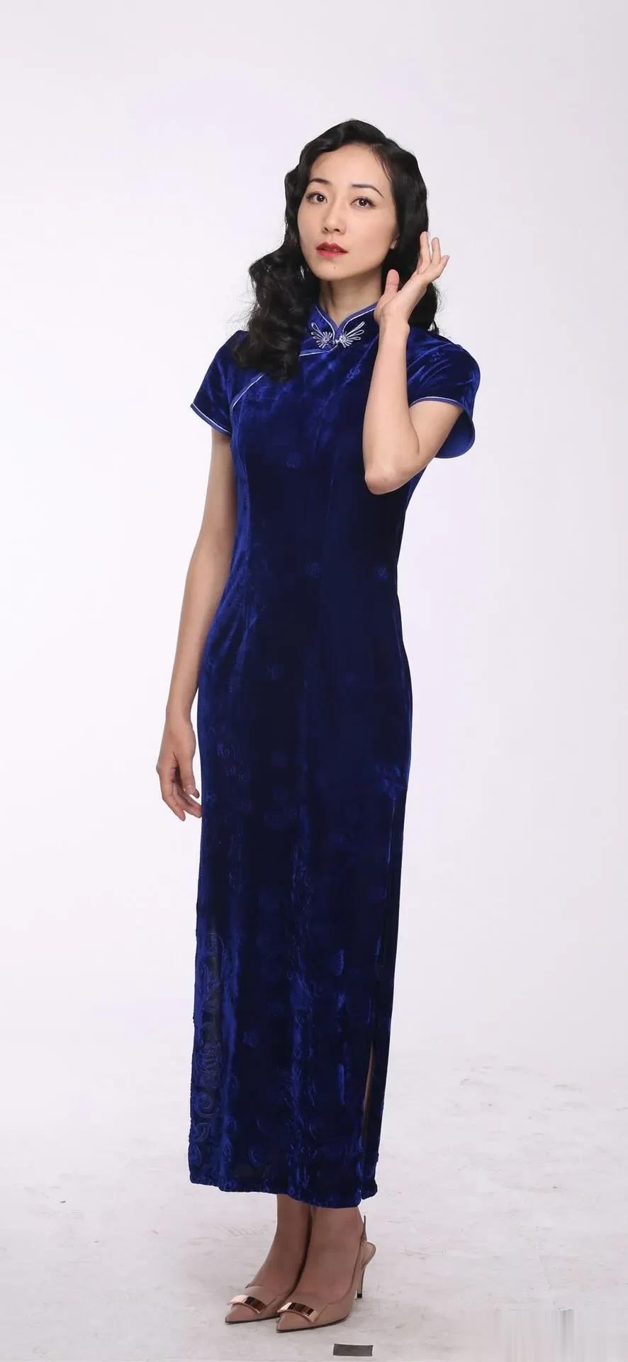 明星高清写真鉴赏｜韩雪，丝绒旗袍的复古韵味，宝蓝色太戳心