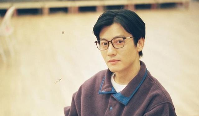 他帅到惊艳,46岁却还在相亲,出演《以法之名》被喊话:早该火了