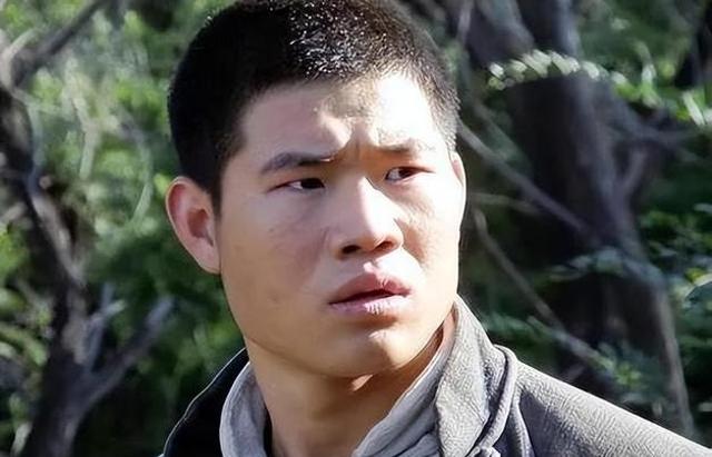 36岁嘎子和33岁英子变化好大,一个身材壮硕,一个娇艳动人