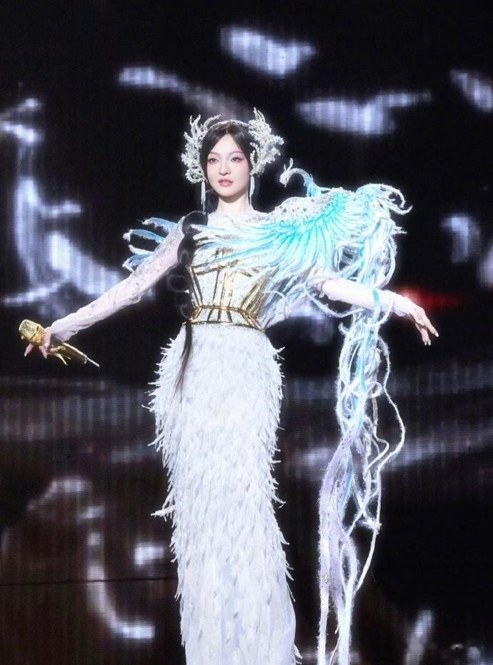 裁员裁到大动脉?张韶涵的团队变动,藏着职场最真实的真相