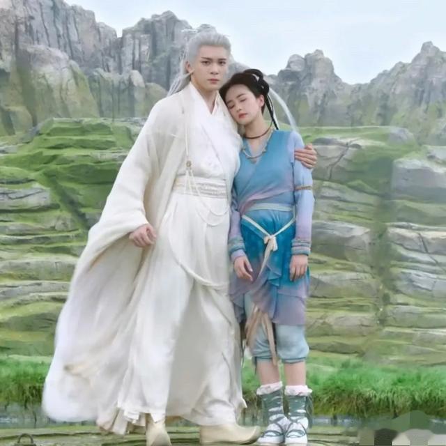 白鹿和曾舜晞在《临江仙》妆造被群嘲了，网友：观音搂着哪吒
