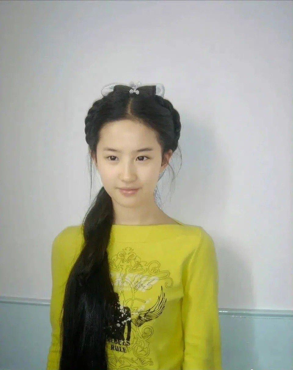 刘亦菲自曝上学时没人追，看了她的学生照，换做我我也不敢