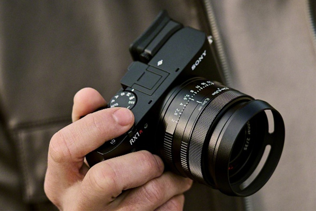 3萬多買個卡片機？憋了10年才升級，索尼RX1R III到底是啥定位