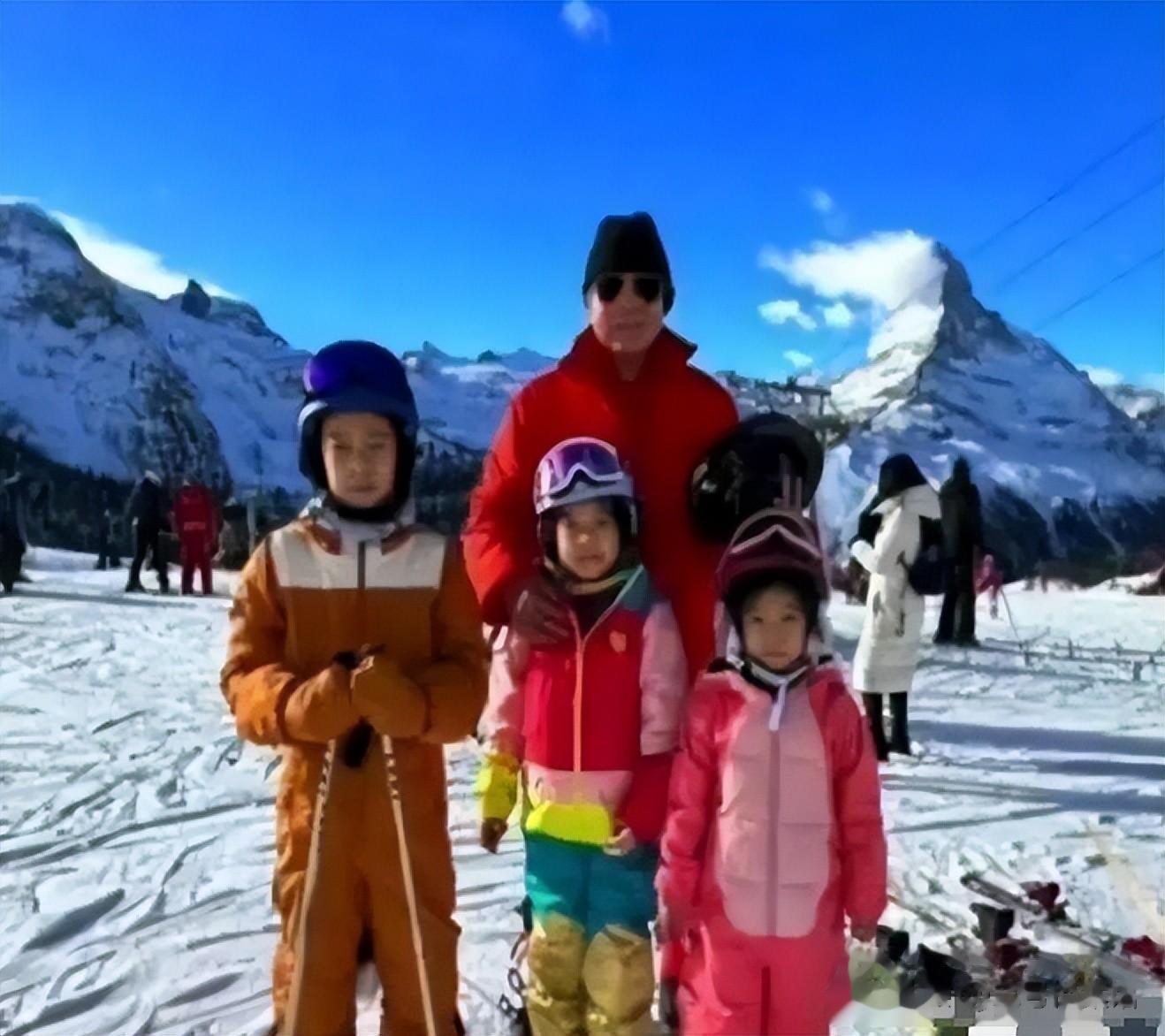 霍启山被曝恋情才3天,王晶再添“一把火”,霍震霆彻底坐不住了