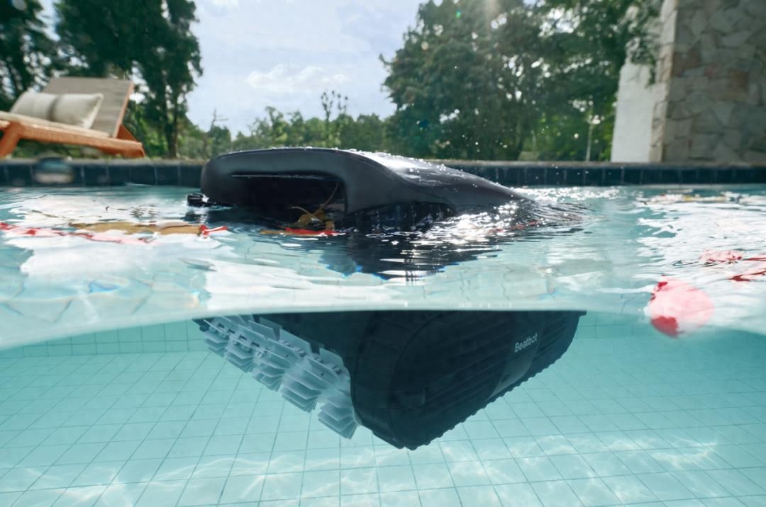 王兴和雷军联手投资，江苏泳池机器人创企刚融资10亿，90后CEO掌舵