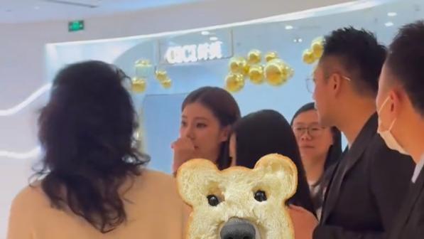 汪小菲带儿女回北京了！玥儿近照曝光，一头黑长直发像极妈妈大S