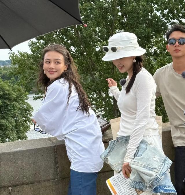 花少7最新偶遇路透:马思纯瘦了之后超美,张晚意黑成当地人